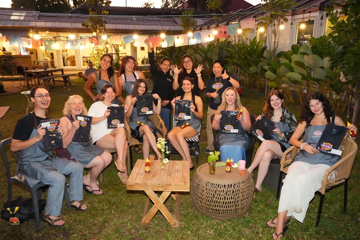 ซอสพริกศรีราชาพานิช x The Yard Hostel เชียงใหม่ ชวนนักท่องเที่ยวต่างชาติสัมผัสเสน่ห์อาหารไทยผ่าน Cooking Class 
