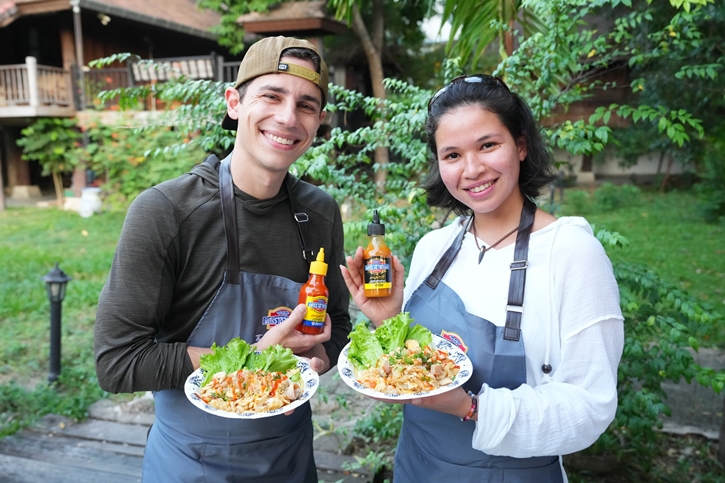 ซอสพริกศรีราชาพานิช x The Yard Hostel เชียงใหม่ ชวนนักท่องเที่ยวต่างชาติสัมผัสเสน่ห์อาหารไทยผ่าน Cooking Class 