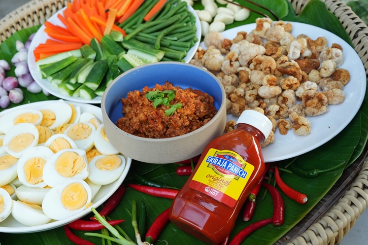 ซอสพริกศรีราชาพานิช x The Yard Hostel เชียงใหม่ ชวนนักท่องเที่ยวต่างชาติสัมผัสเสน่ห์อาหารไทยผ่าน Cooking Class 