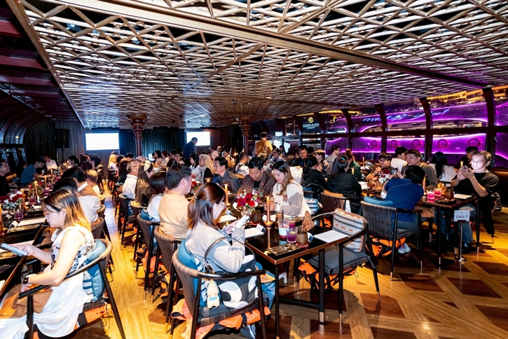 ชับบ์ ไลฟ์ ประกันชีวิต พาลูกค้าเปิดประสบการณ์สุดเอ็กซ์คลูซีฟส่งท้ายปี “Zenith Twilight Saffron Cruise by Chubb Life”