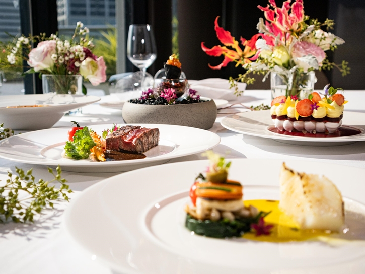 Romantic Valentine Bangkok คือหนึ่งในประสบการณ์วาเลนไทน์ที่โรแมนติกและเอ็กซ์คลูซีฟที่สุดในกรุงเทพฯ เหมาะสำหรับคู่รักที่กำลังมองหา ดินเนอร์วาเลนไทน์สุดโรแมนติ