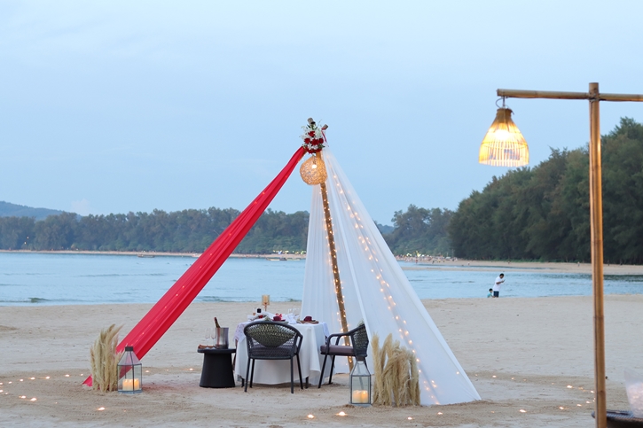 เติมเต็มกุมภาพันธ์ของคุณให้เป็นช่วงเวลาอันแสนพิเศษ กับการเฉลิมฉลองคืนวันวาเลนไทน์และเทศกาลตรุษจีน ที่ภูเก็ต แมริออท รีสอร์ท แอนด์ สปา, ในยาง บีช