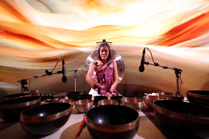 อายิโนะโมะโต๊ะ ควิก มีล ชวนโอบกอดหัวใจให้อุ่นละมุน ผ่านประสบการณ์ Edible Immersive Sound Bath ครั้งแรกในไทย