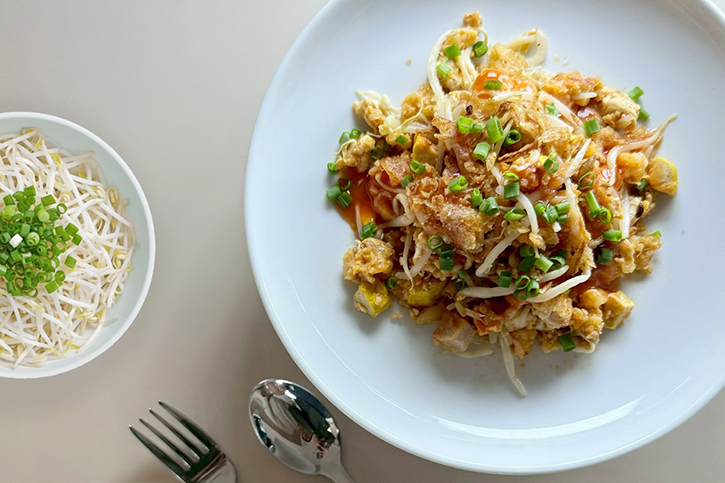 บางกอกแอร์เวย์ส เสิร์ฟ “ไก่ผัดโอวต้าว”ถ่ายทอดเสน่ห์อาหารพื้นเมืองจังหวัดภูเก็ต  ณ ห้องรับรอง บลูริบบอนคลับ ท่าอากาศยานฯ ภูเก็ต ตลอดเดือนกุมภาพันธ์นี้