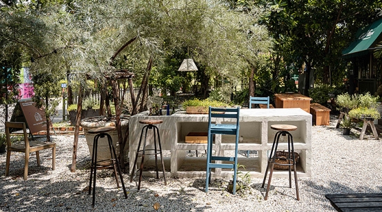 The Neighborwood ร้านอาหารและคาเฟ่บรรยากาศร่มรื่นที่เสิร์ฟเมนูคอมฟอร์ตฟู้ดให้อบอุ่นใจ