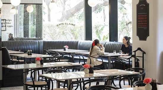 Café Claire ห้องอาหารฝรั่งเศสที่มาพร้อมความแกลมที่ Oriental Residence Bangkok